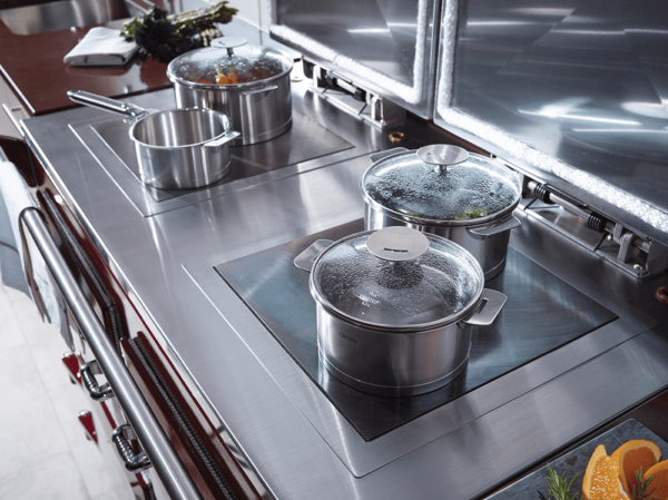 Everhot 110+ - The?Everhot?110+?offers the classic configuration of cast iron hot and simmer plates under separate lids, both of which are independently controllable. In addition, this cooker has three ovens; ideal for those customers who want to have a roasting, baking and slow cooking set up. The fourth door provides access to the controls of the cooker. Click?<a href="https://www.topstak.co.uk/events/">here</a>?for a list of upcoming cooking demonstrations