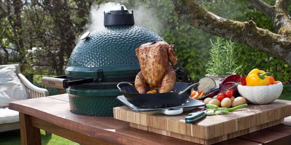 Large Big Green Egg Bundle (including ConvEGGtor) - <strong>What's Included:</strong> Large Big Green Egg Metal Nest Stand with Handler ConvEGGtor Charcoal 9kg Internal Firebox, Fire Ring & Fire Grate Stainless Steel Cooking Grid Cast Iron searing grate Regulator Cap Tel-True Thermometer Dome Gauge