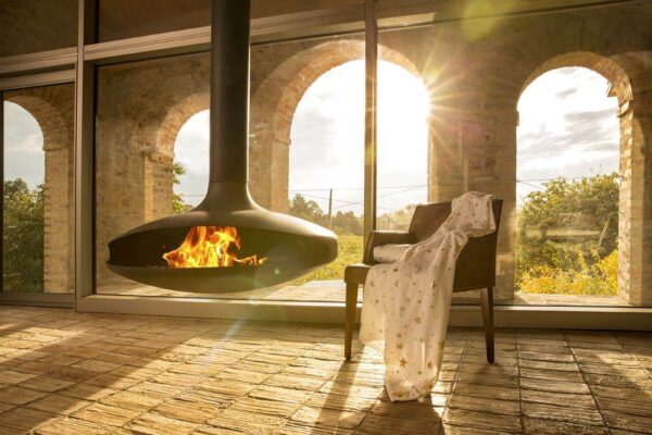 Focus Gyrofocus Gas Suspended Rotating Fireplace - Today, this model with multiple international and prestigious awards proposes <a href="https://www.focus-fireplaces.com/gas">gas</a> as fuel. Led through.the flue, the gas – butane or propane – creates genuine flames in the ceramic logs. Operated with a remote control, odourless and without particle emission, this hearth finds its place inside individuals’ homes as well as hotels and restaurants.