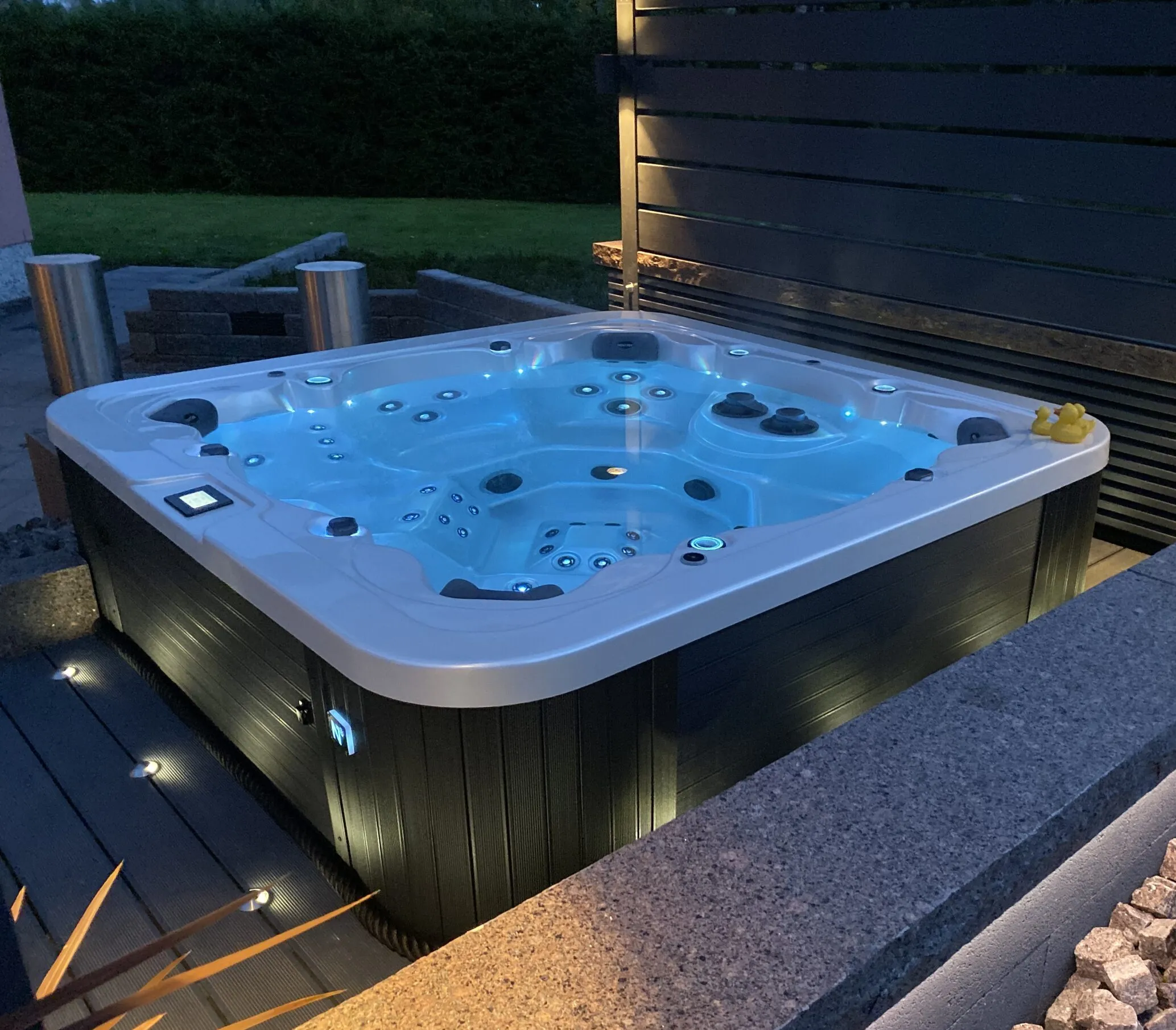 novitek hot tubs