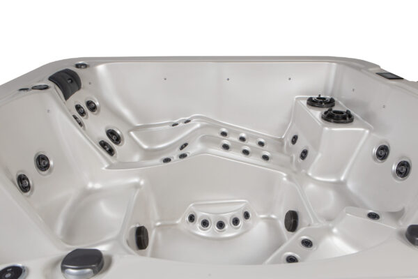 Novitek Malla 6-seater Hot Tub (2) £12,291.67