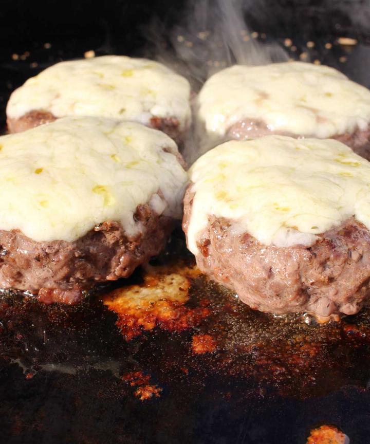 ProQ Ranger Plancha Griddle Plate 34cm 3 ProQ Plancha Griddle Plate Action