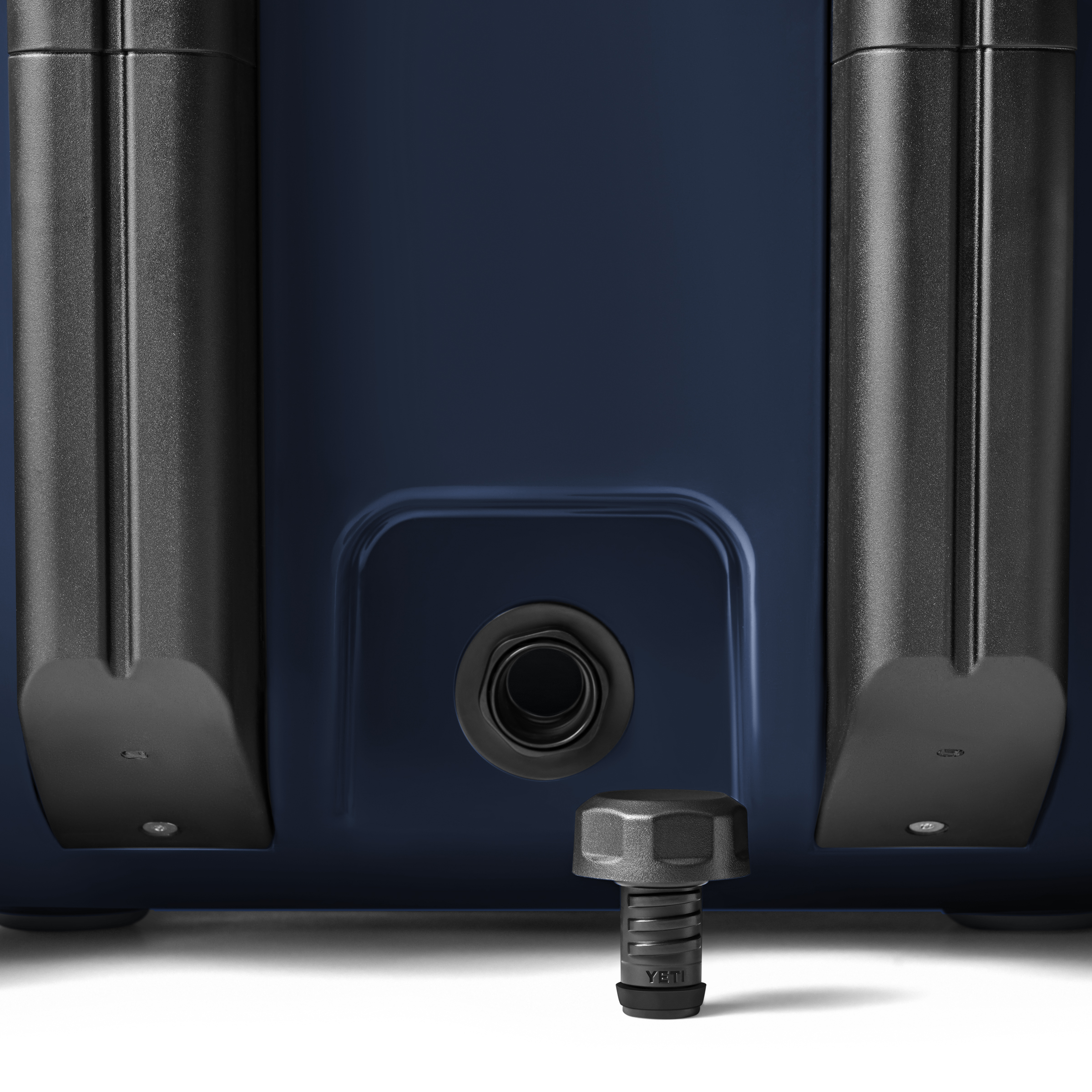 Yeti Roadie 48 - Navy - Image 7