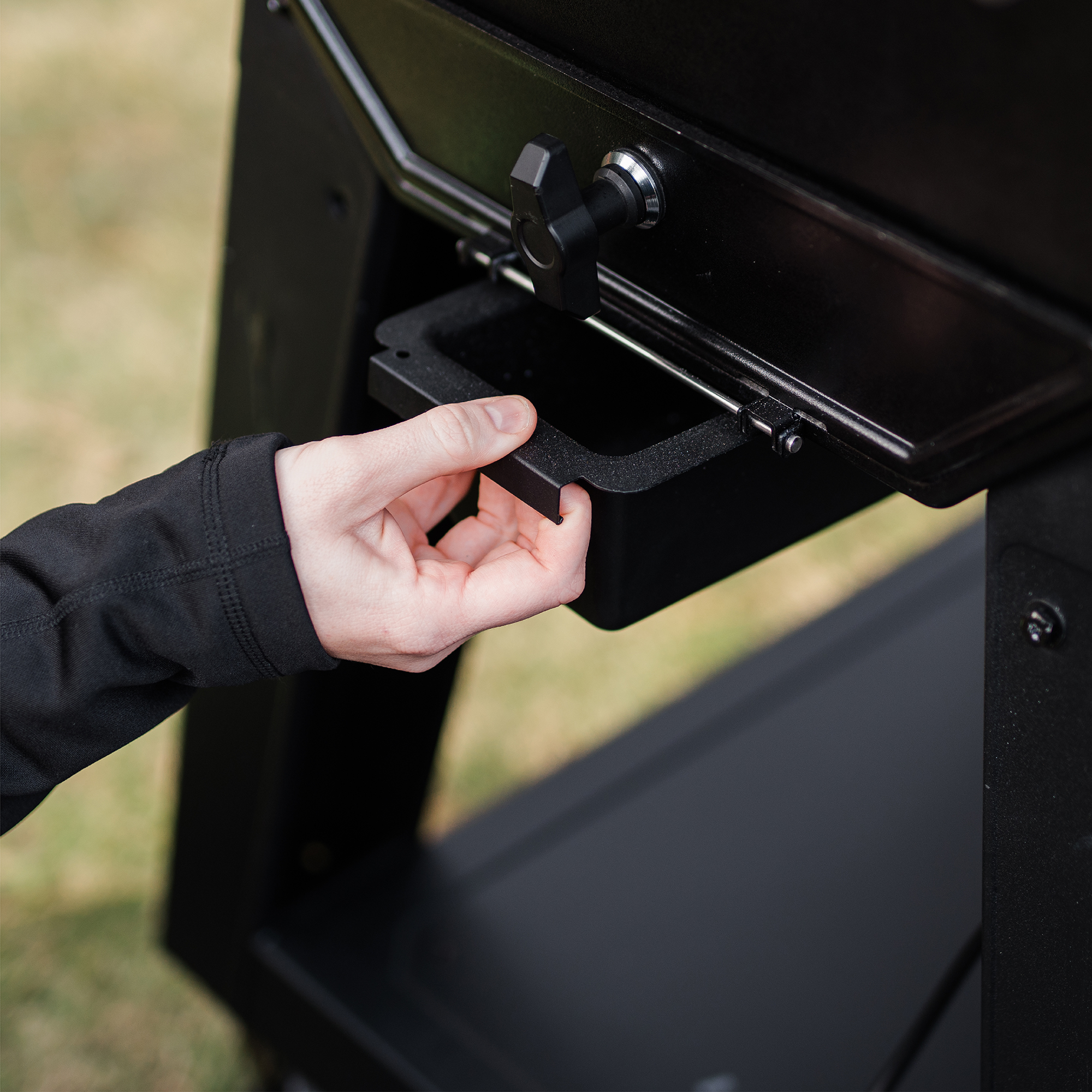 Masterbuilt Gravity Series XT Digital Charcoal BBQ & Smoker 12 Masterbuilt Gravity Series XT Digital Charcoal BBQ & Smoker