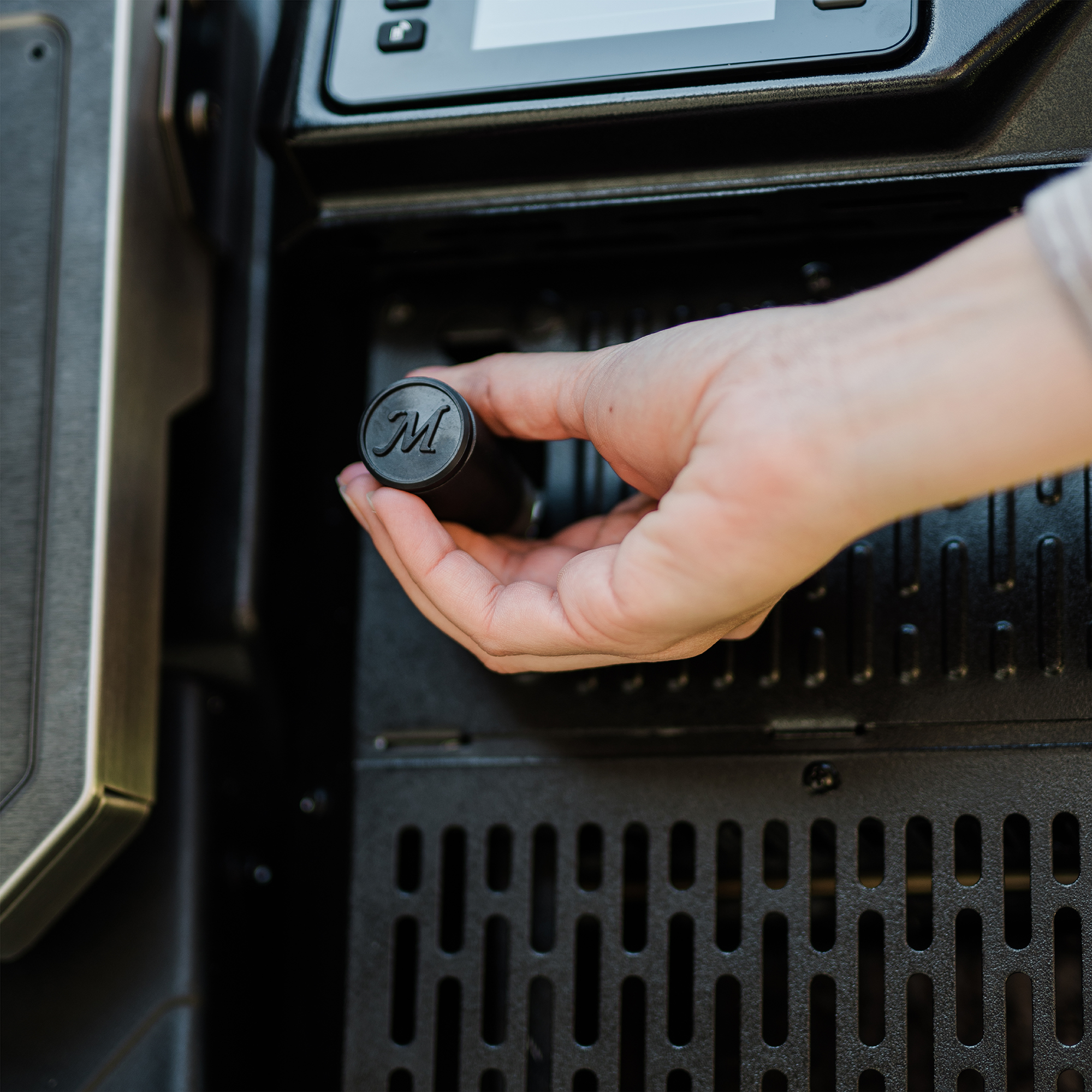 Masterbuilt Gravity Series XT Digital Charcoal BBQ & Smoker 15 Masterbuilt Gravity Series XT Digital Charcoal BBQ & Smoker